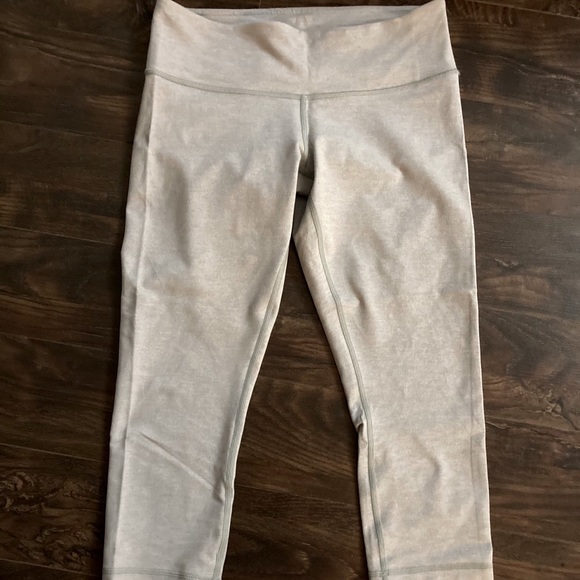 Lululemon Wunder Under crops sz 8